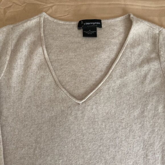 C By Bloomingdales 2 Ply Cashmere Foley Tunic in Heather Tan. Size XS. - Picture 2 of 7